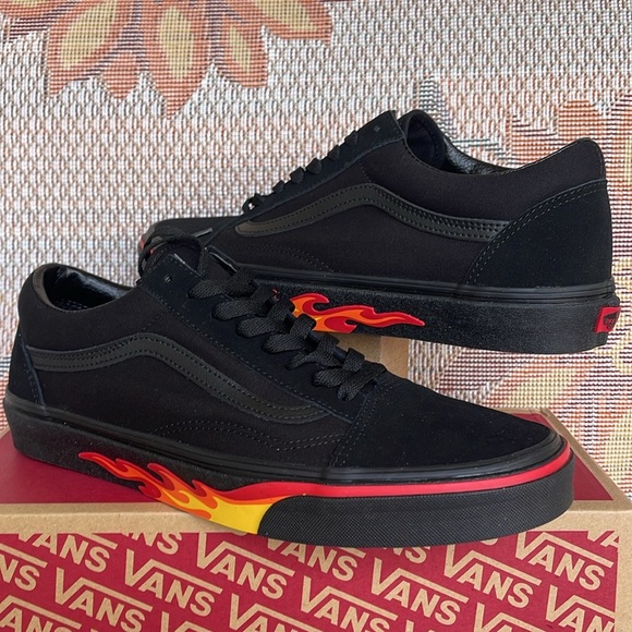 Vans Men’s Old Skool
(Flame Wall) Black/Black
VN0A38G1Q8Q
Sneakers - Picture 12 of 16